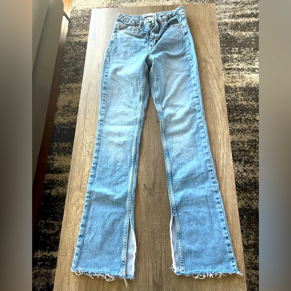 High rise jeans with slits